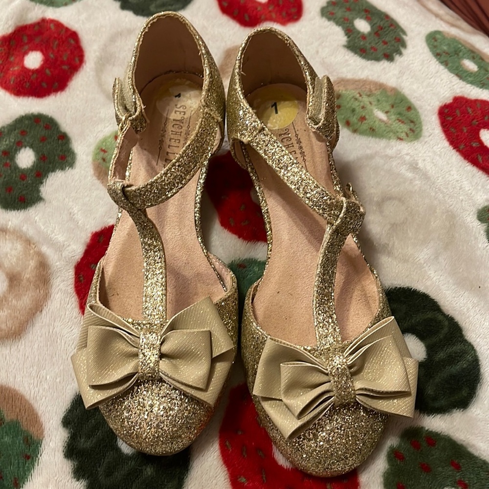Gold shiny shoes